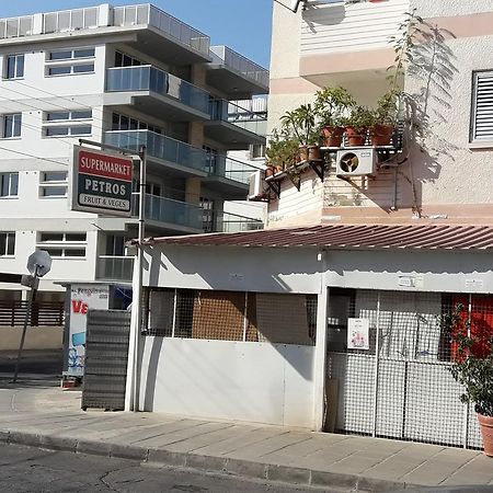 104 Frixos Roula Court Daire Larnaca Dış mekan fotoğraf