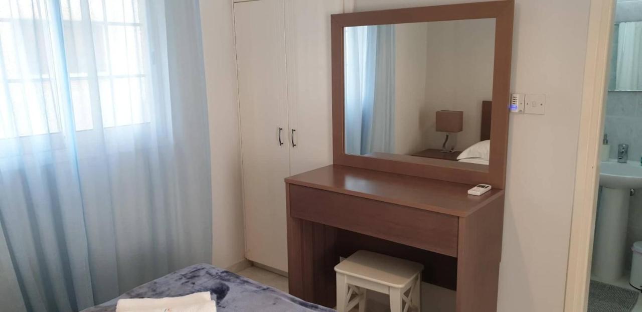 104 Frixos Roula Court Daire Larnaca Dış mekan fotoğraf