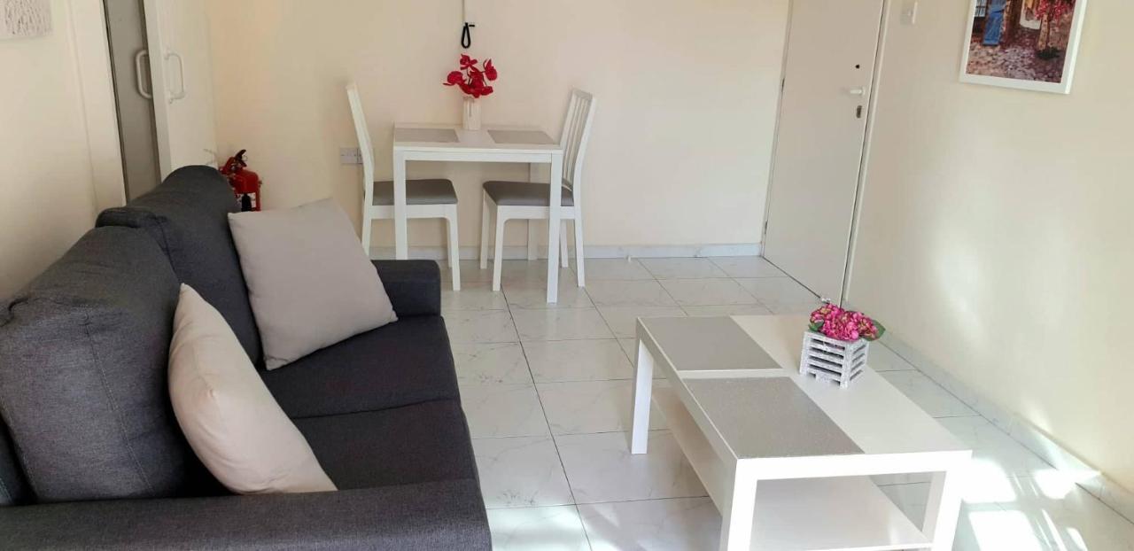 104 Frixos Roula Court Daire Larnaca Dış mekan fotoğraf