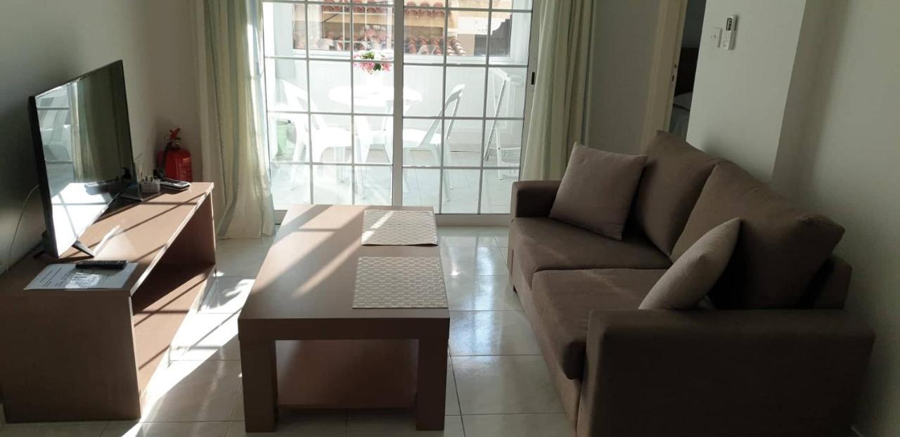 104 Frixos Roula Court Daire Larnaca Dış mekan fotoğraf